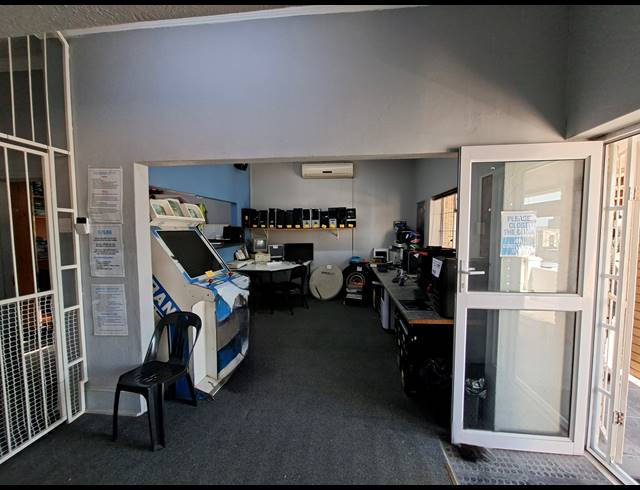 M² OFFICE FOR SALE IN UITENHAGE CENTRAL